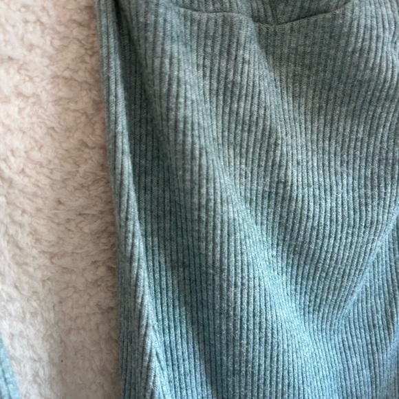 Beautiful ribbed dress - Picture 3 of 3